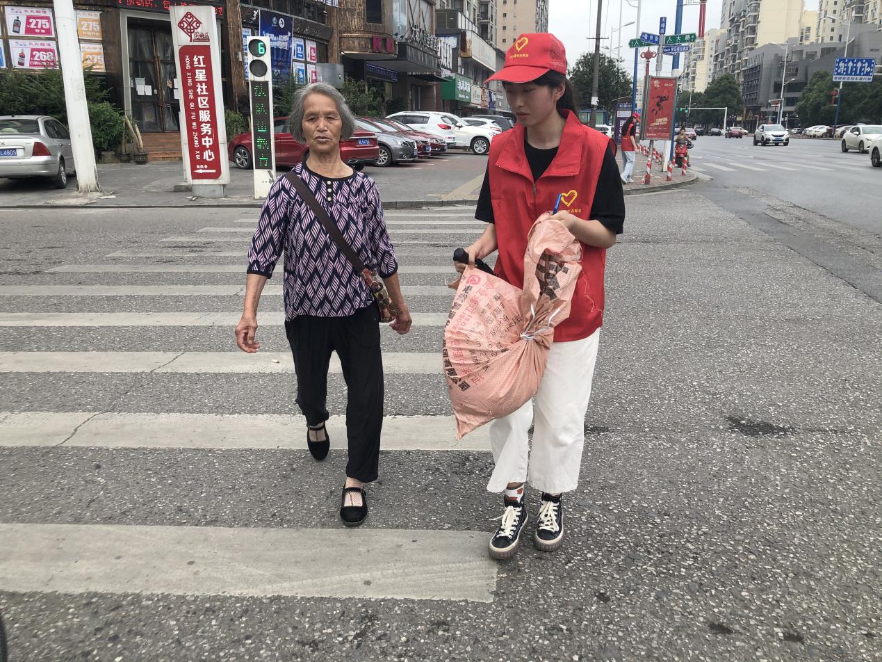 团区委：青春点亮文明 志愿助力创文(图4)